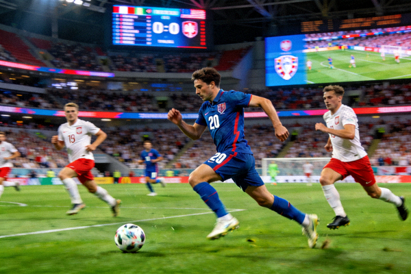 必一·运动(B-Sports)官方网站Logo - 橙色与深蓝色设计的体育科技品牌标识